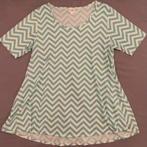 EUC LuLaRoe Perfect Tee. Large.
